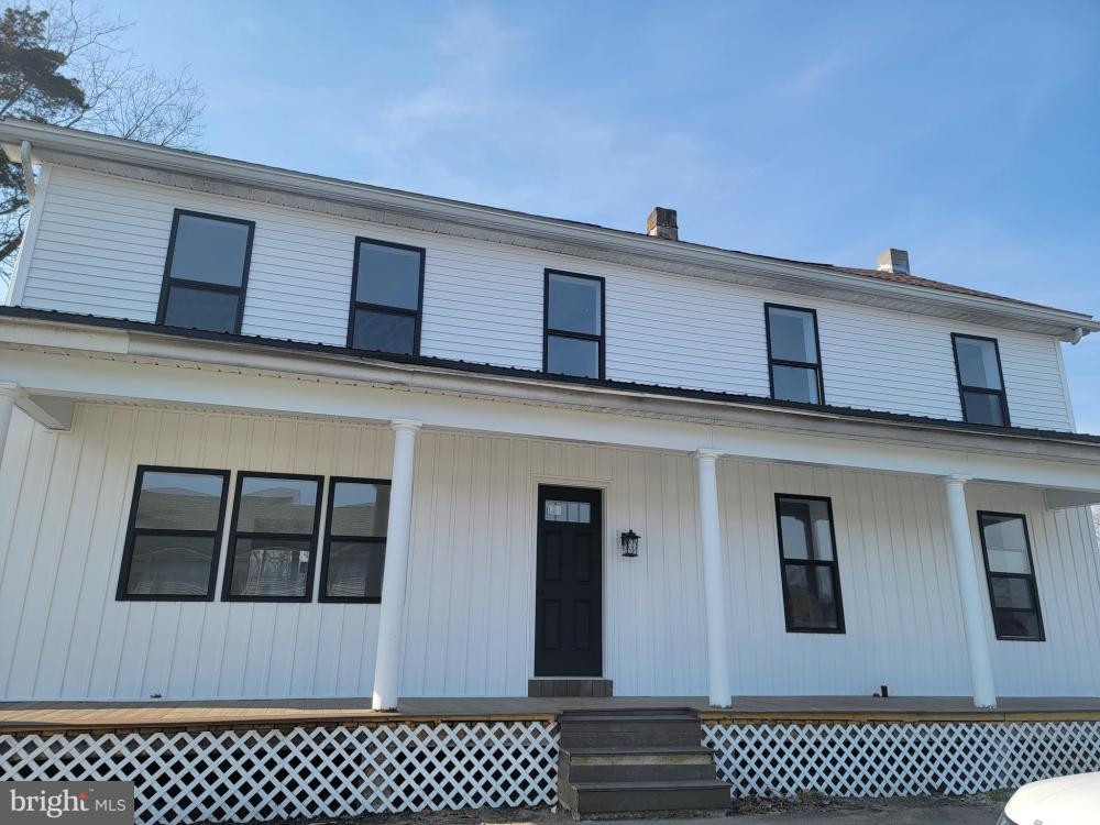 Currently Displayed Property Photo