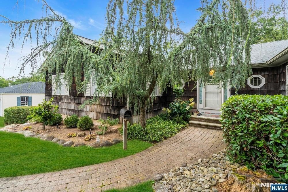 Currently Displayed Property Photo