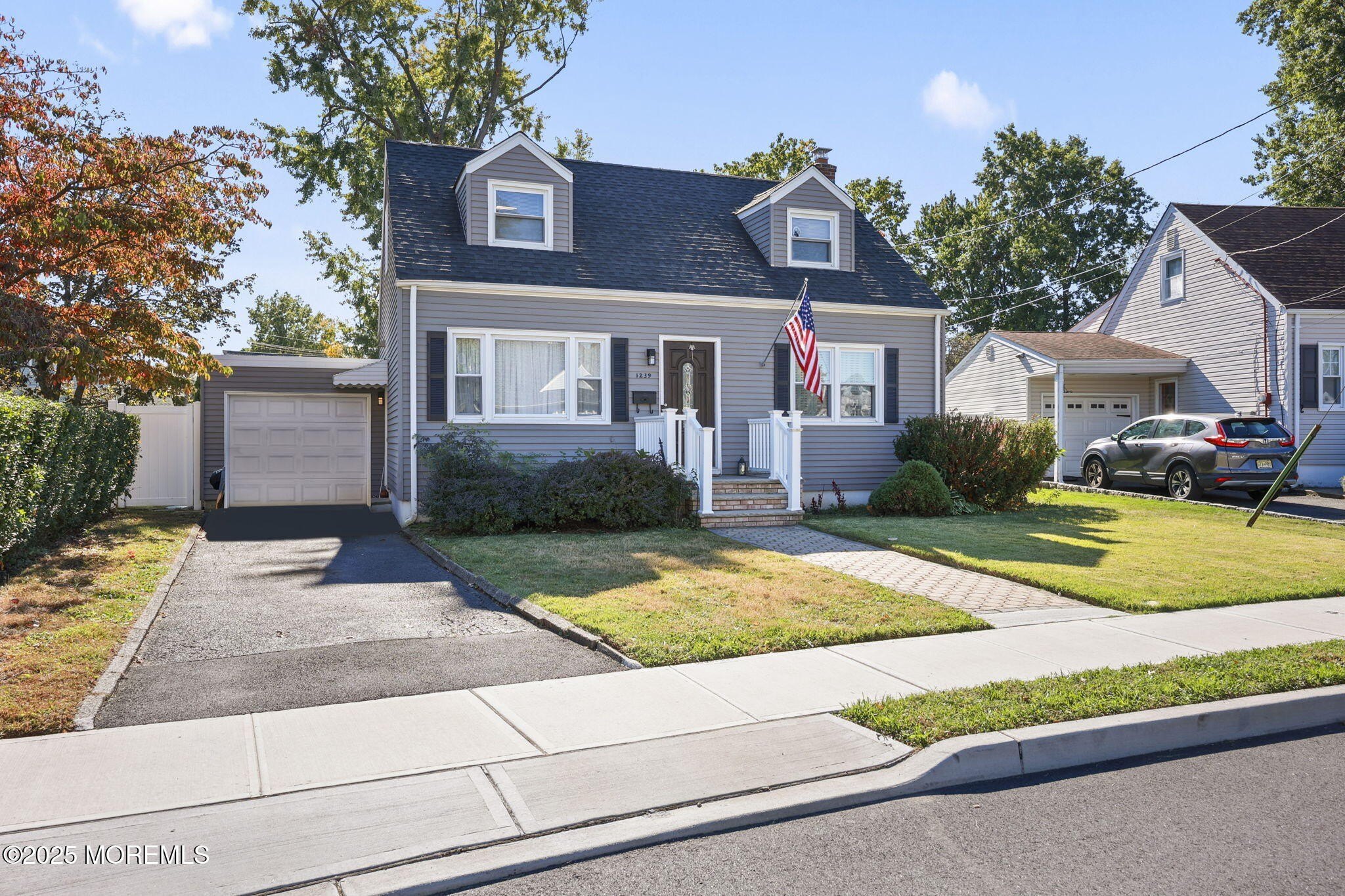 Currently Displayed Property Photo