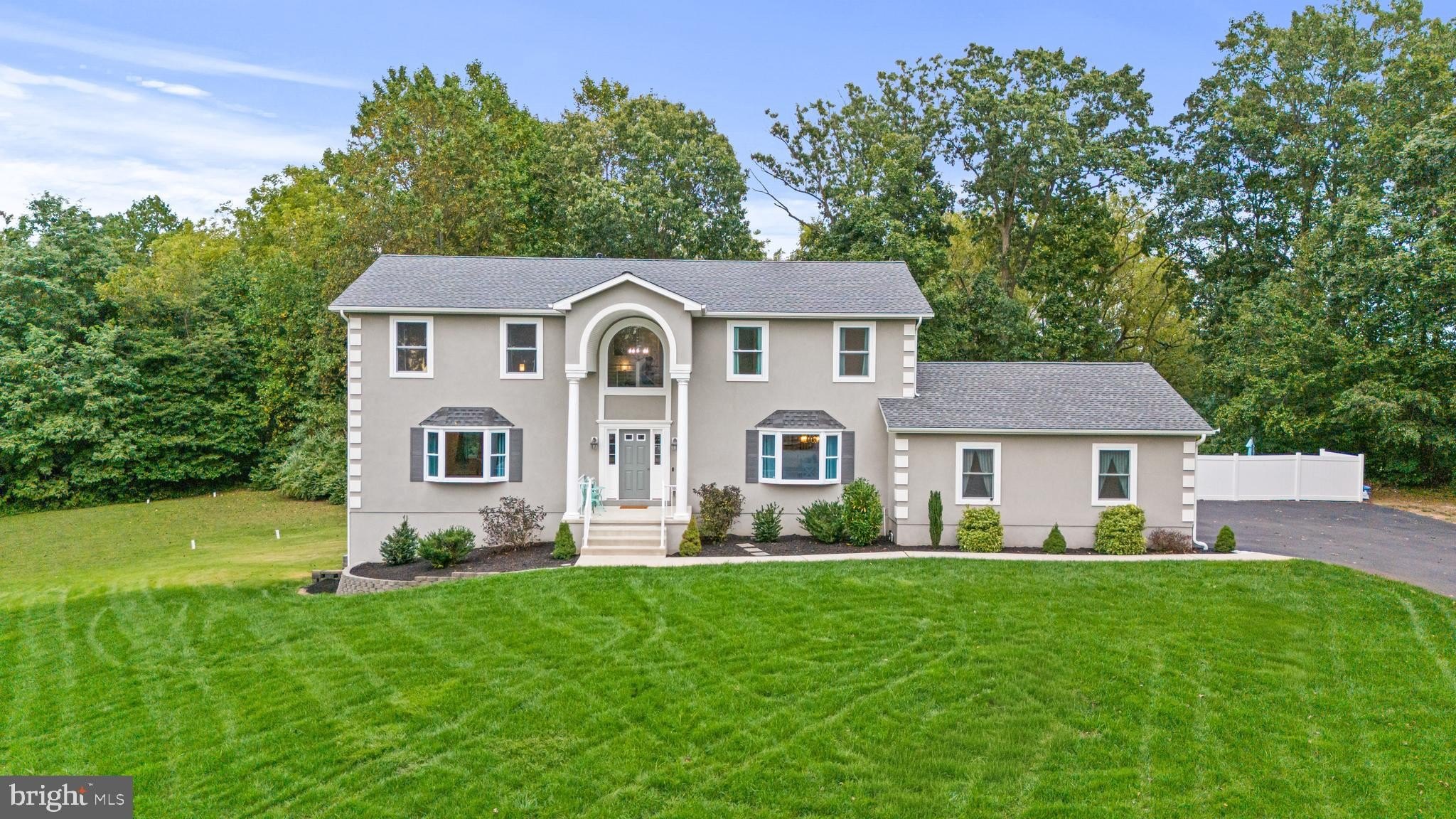 Currently Displayed Property Photo