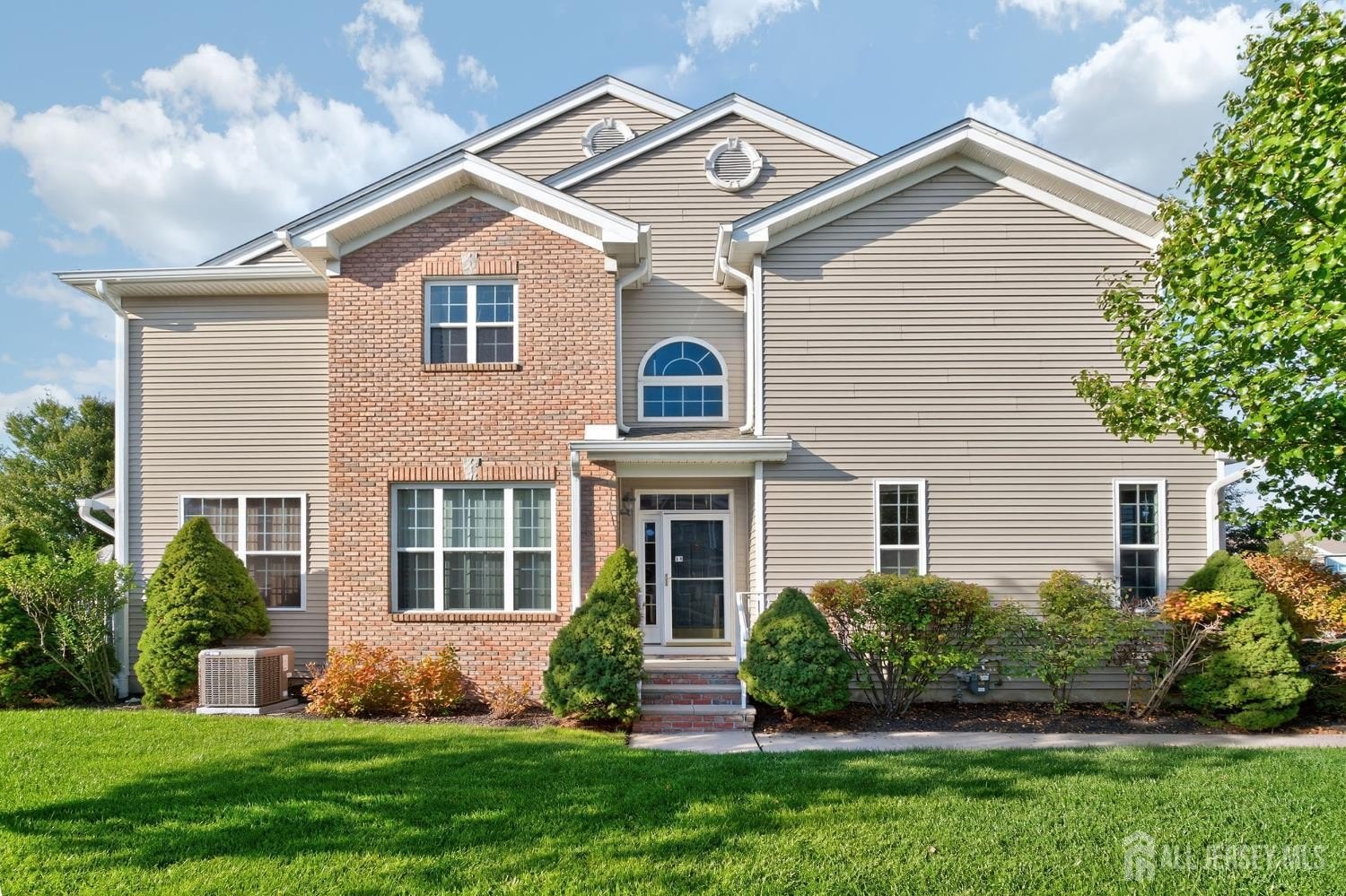 Currently Displayed Property Photo