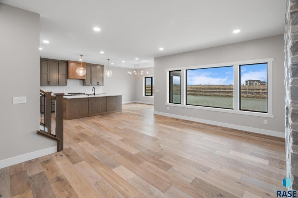 Currently Displayed Property Photo