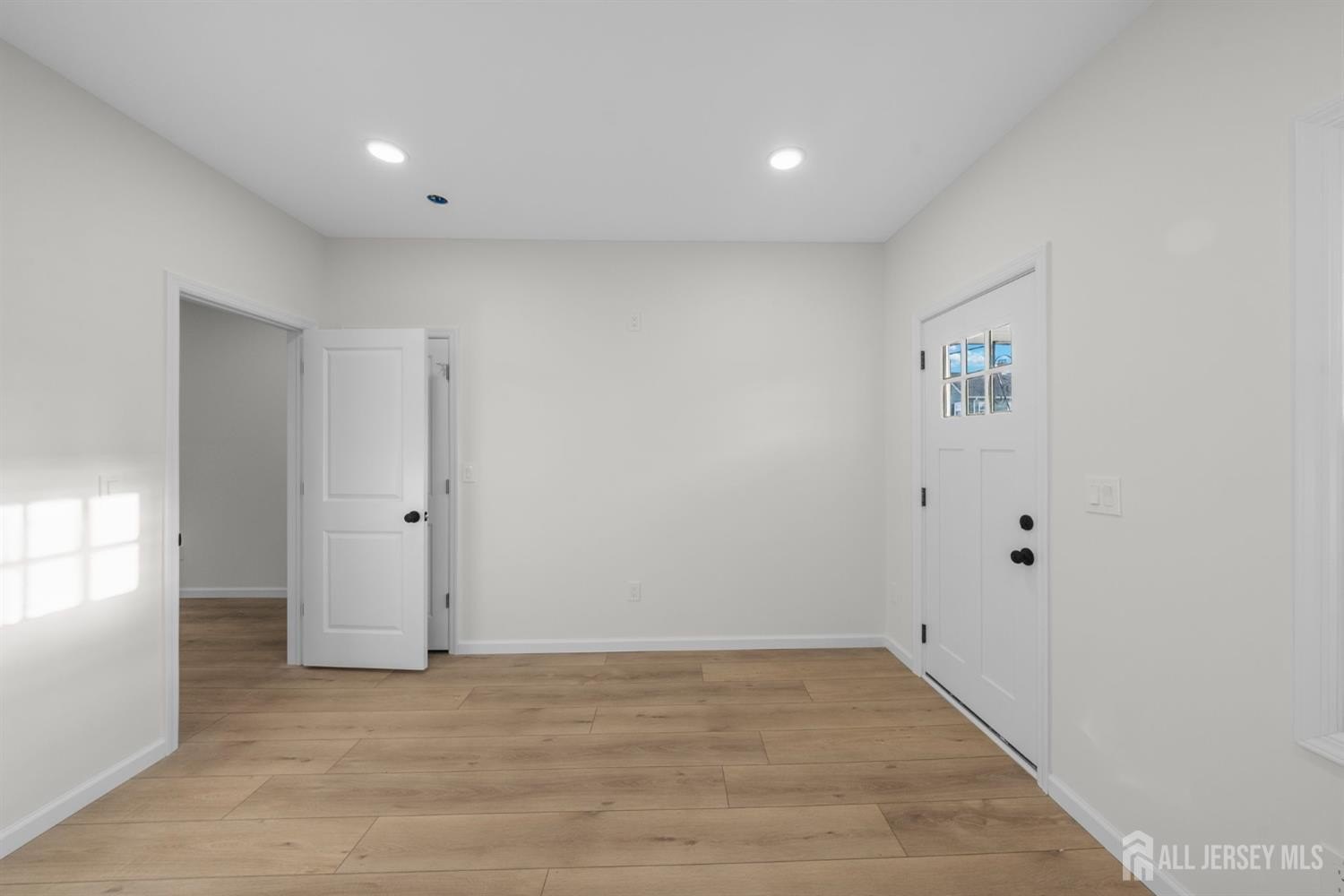 Currently Displayed Property Photo