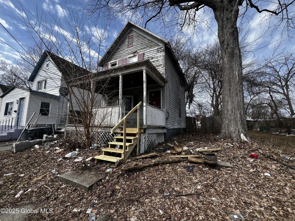 Currently Displayed Property Photo