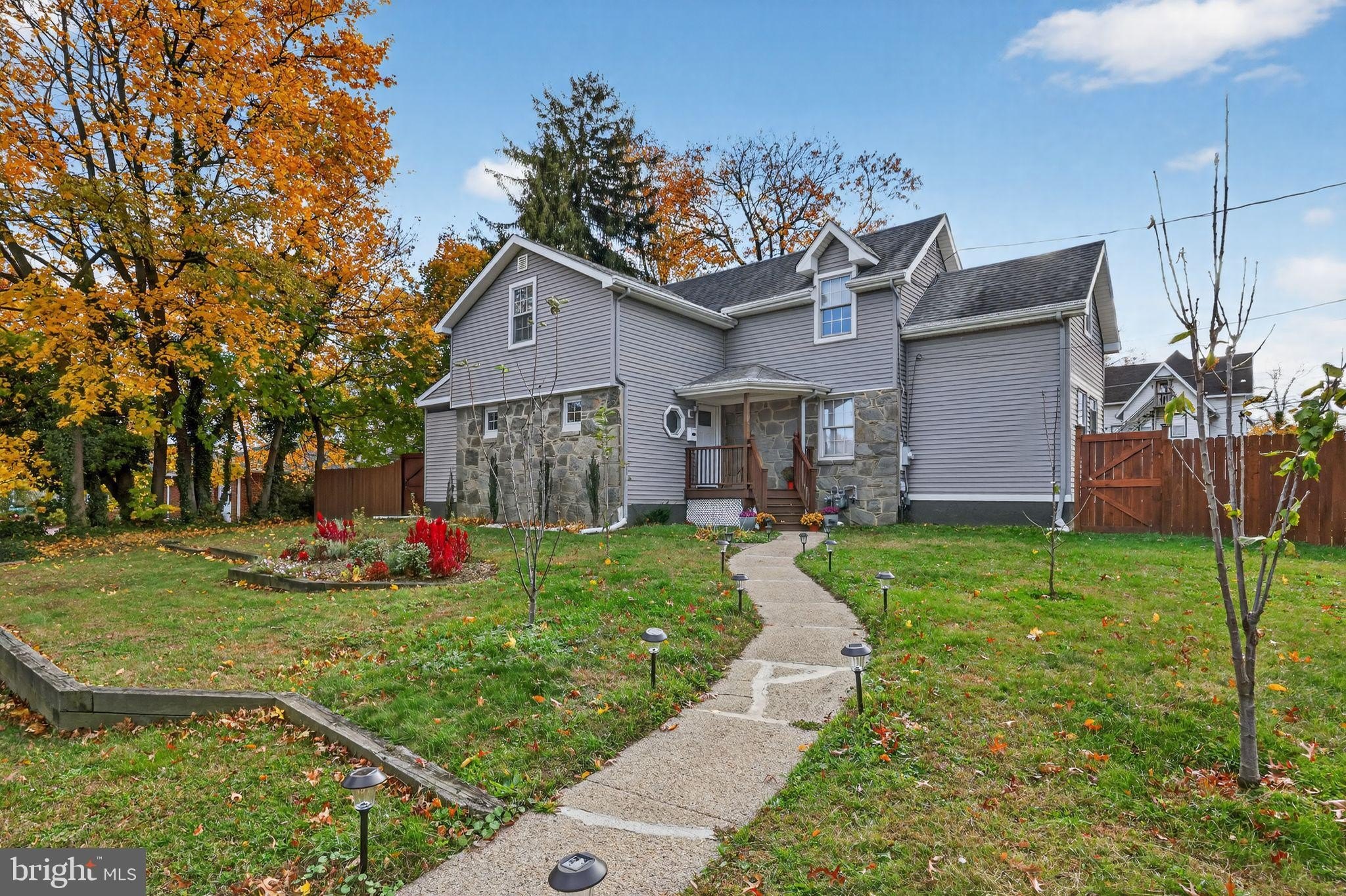 Currently Displayed Property Photo