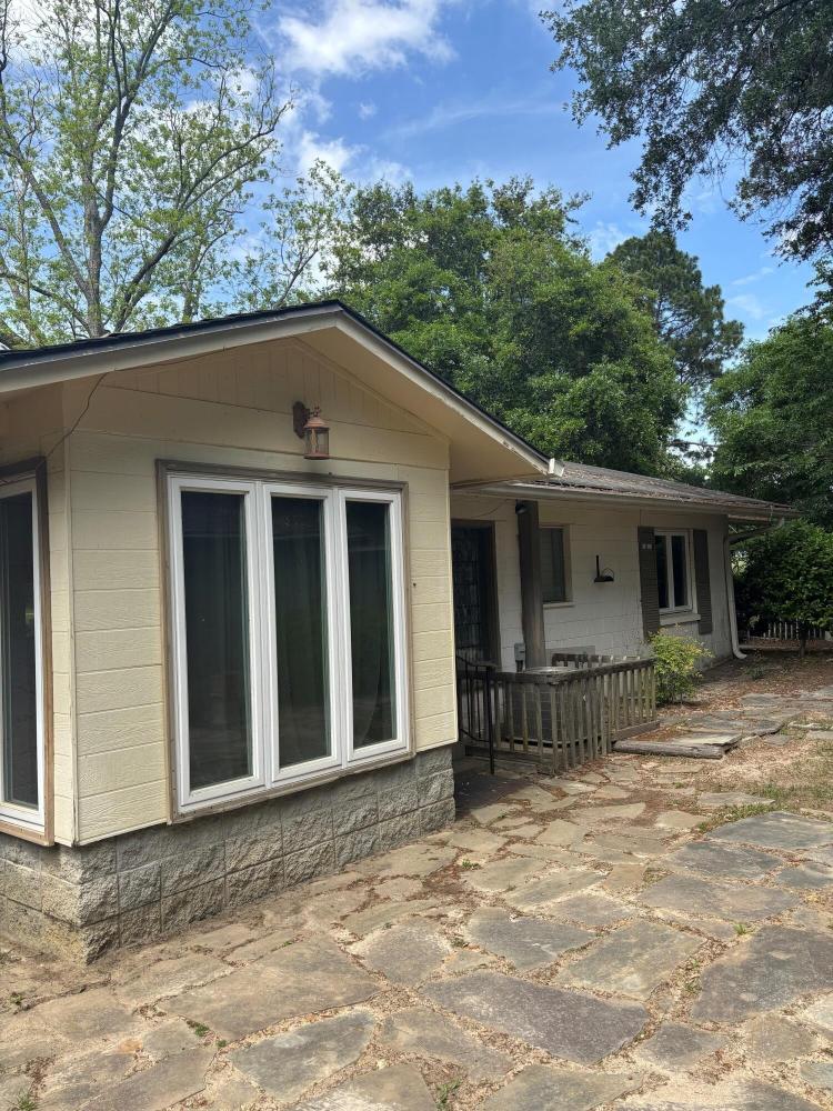 Currently Displayed Property Photo