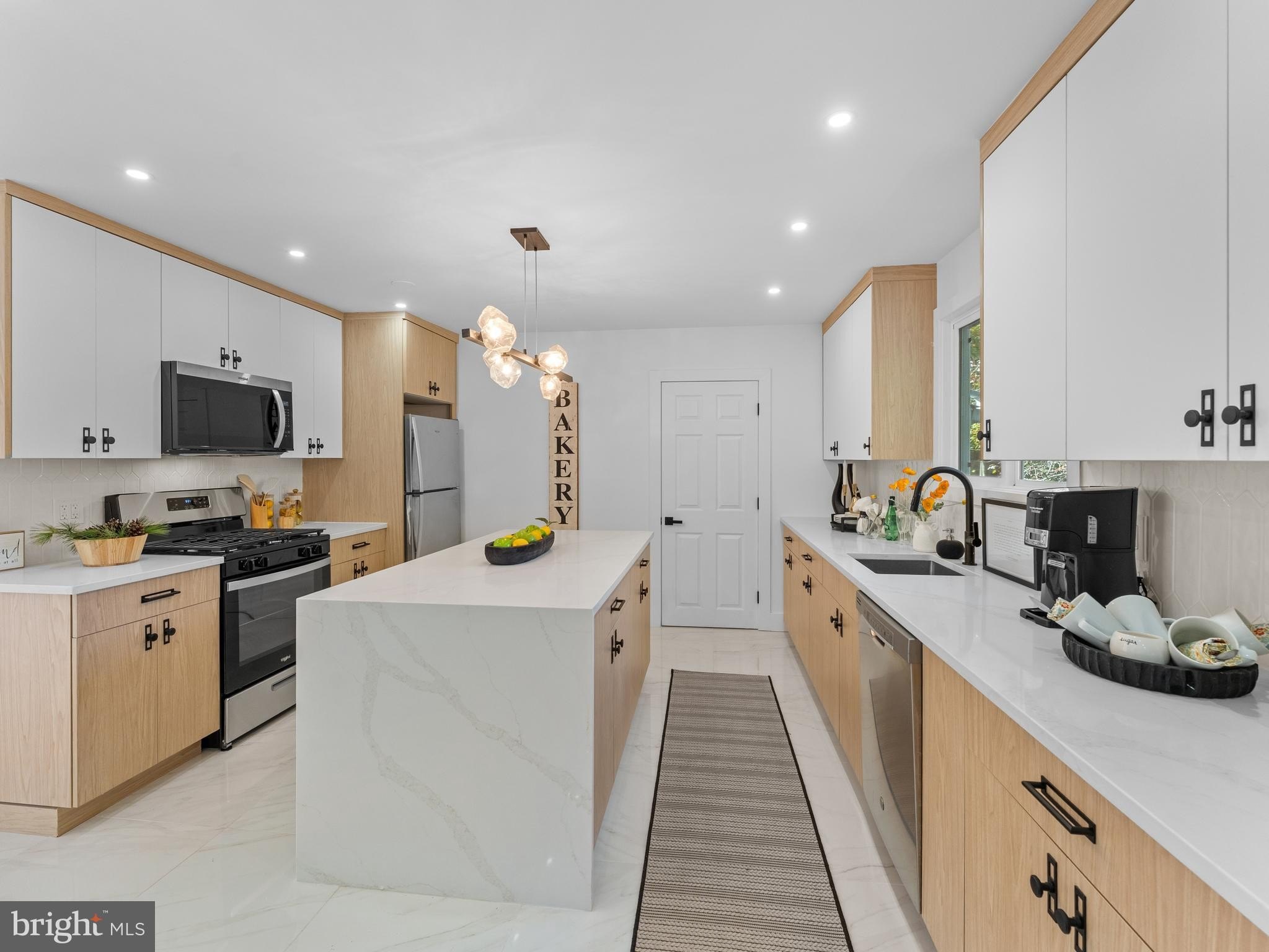 Currently Displayed Property Photo