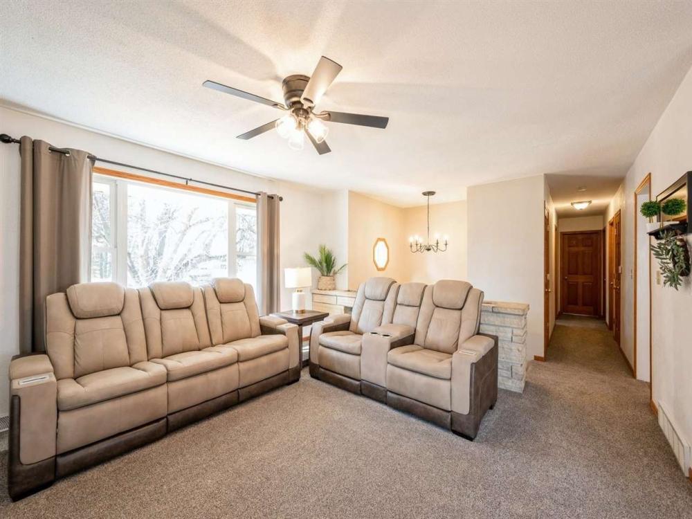 Currently Displayed Property Photo