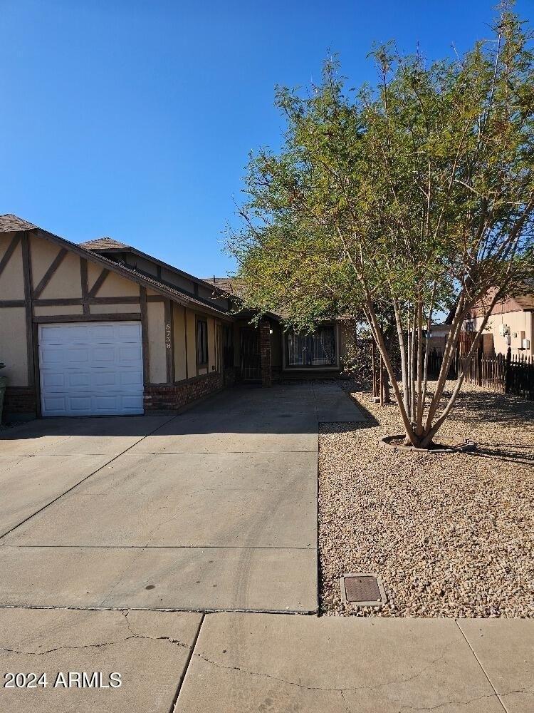 Currently Displayed Property Photo