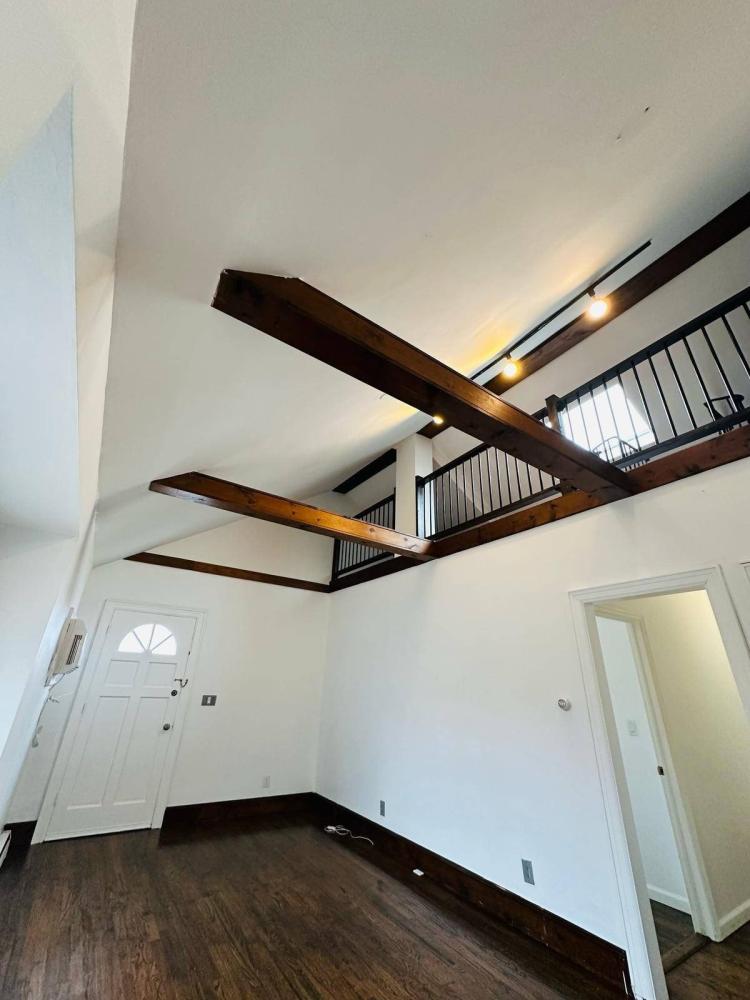 Currently Displayed Property Photo
