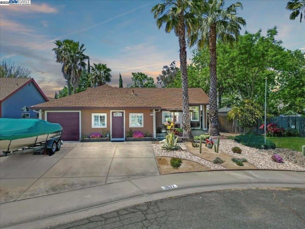 Currently Displayed Property Photo