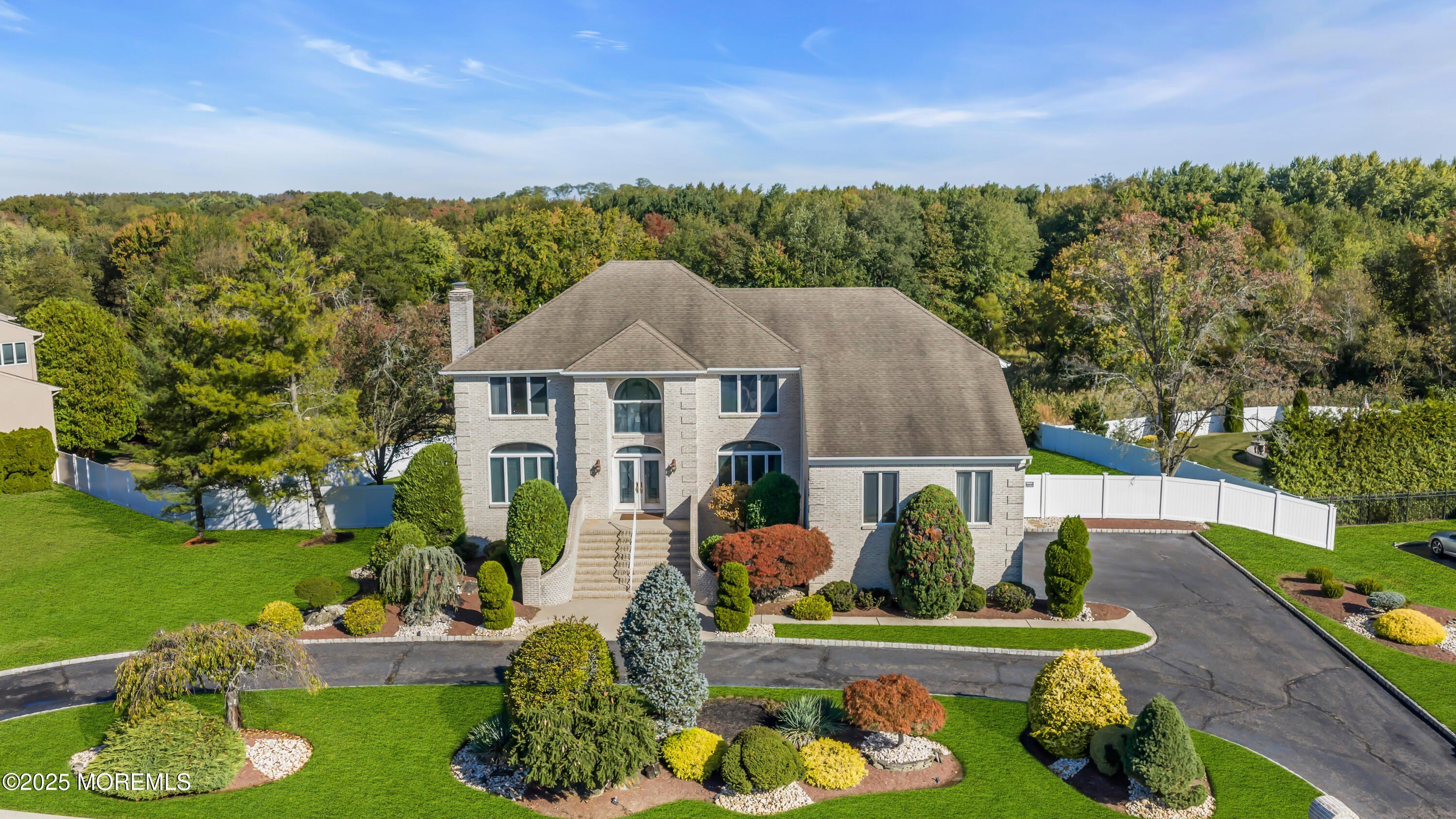 Currently Displayed Property Photo