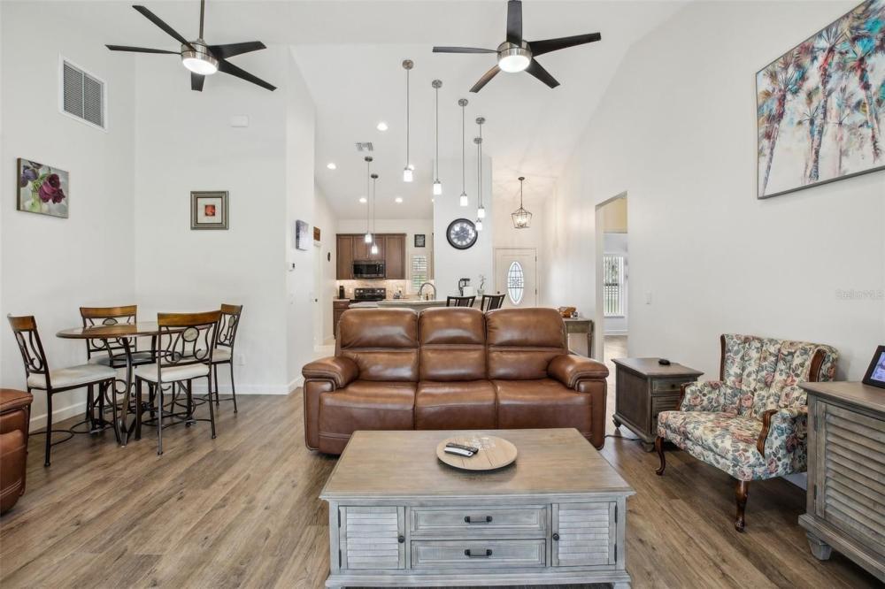 Currently Displayed Property Photo