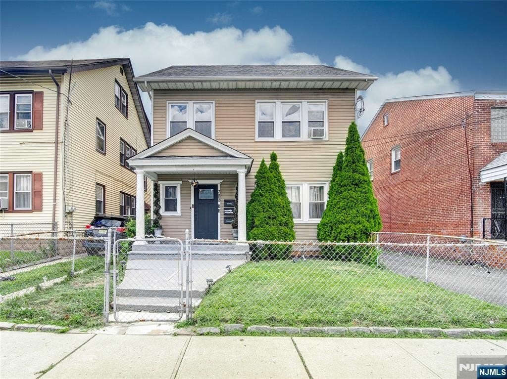 Currently Displayed Property Photo