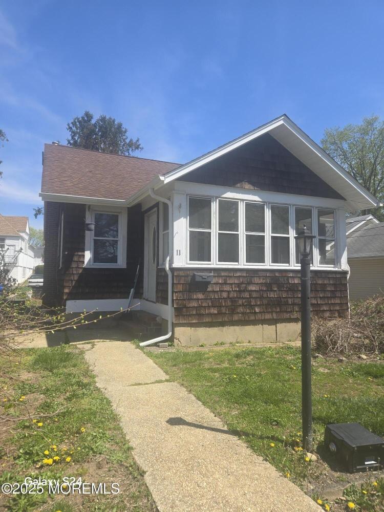 Currently Displayed Property Photo