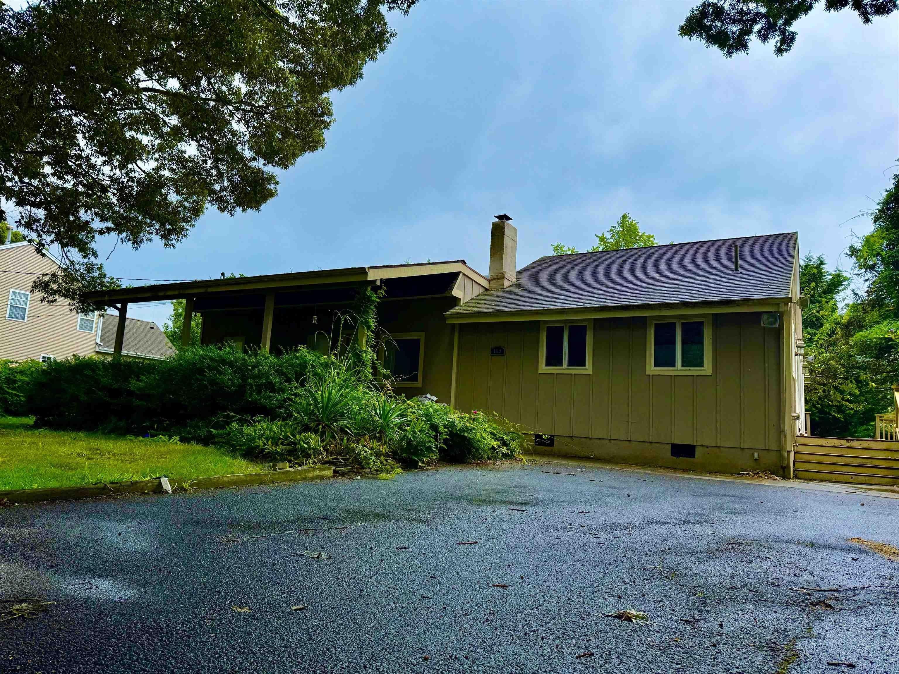 Currently Displayed Property Photo