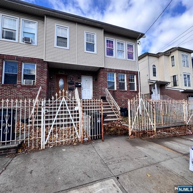 Currently Displayed Property Photo