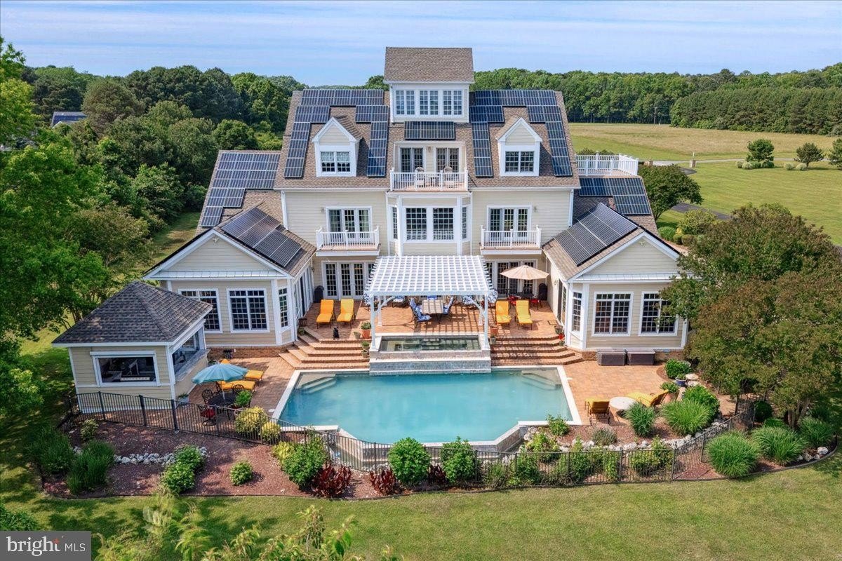 Currently Displayed Property Photo