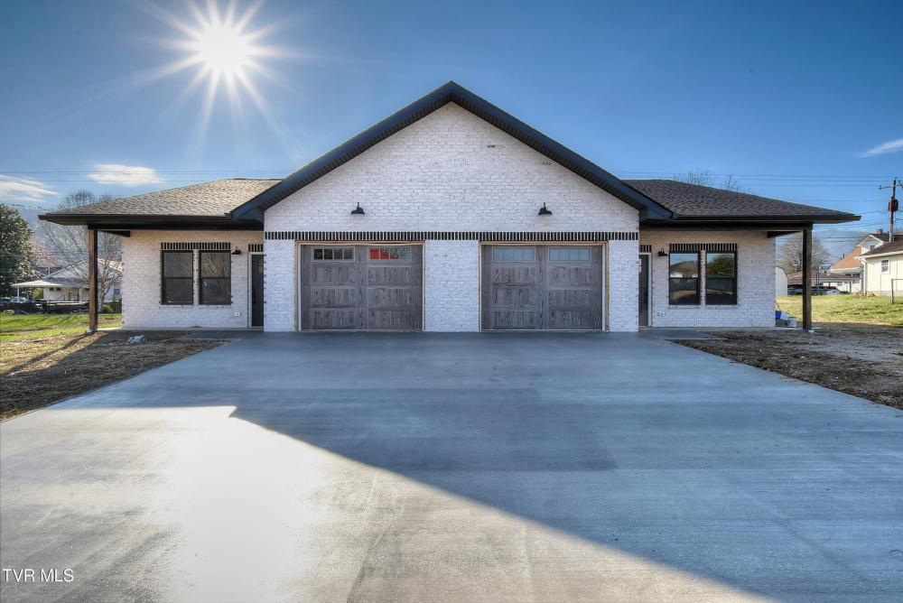 Currently Displayed Property Photo