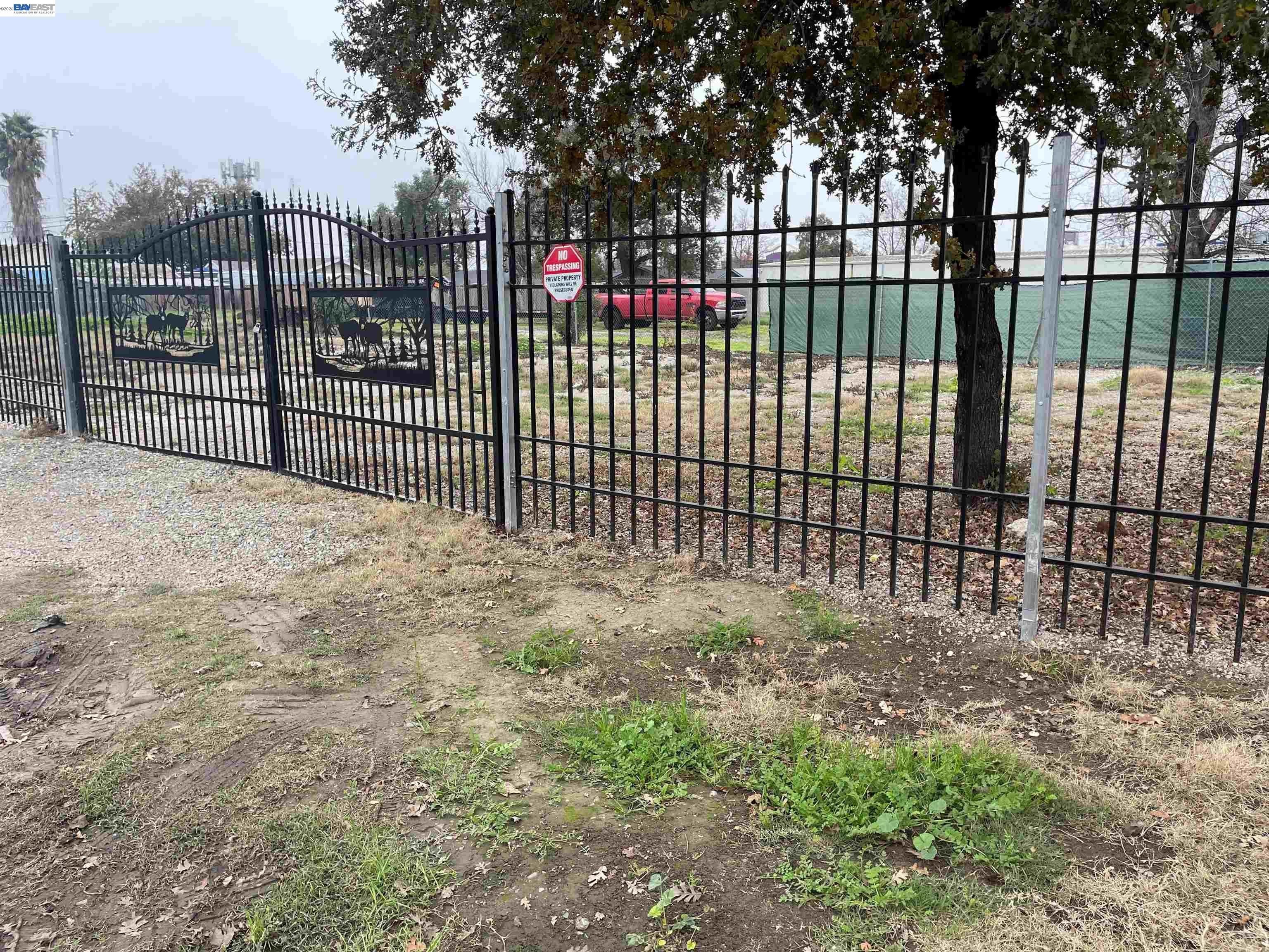 Currently Displayed Property Photo