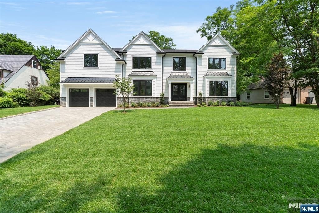 Currently Displayed Property Photo