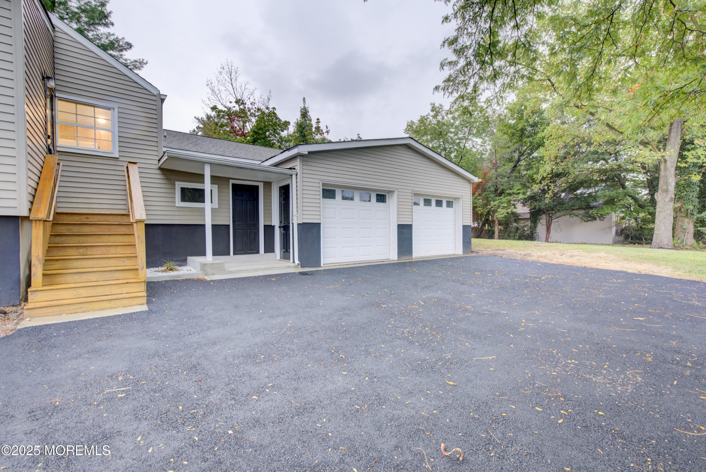 Currently Displayed Property Photo