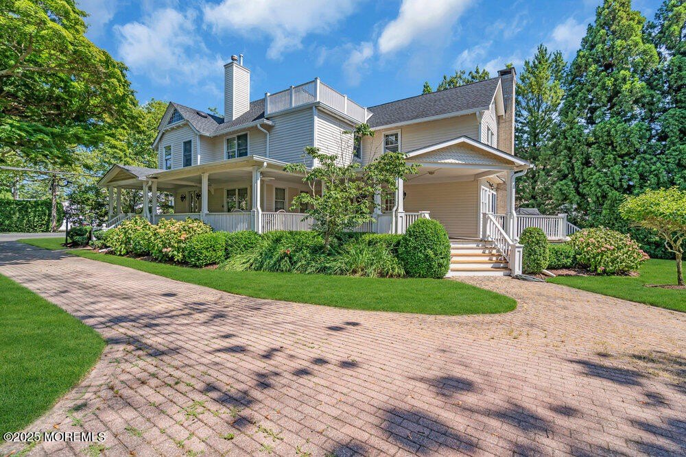 Currently Displayed Property Photo