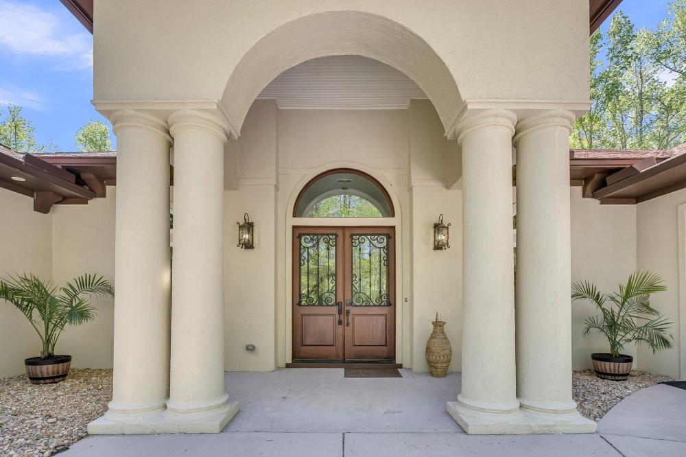 Currently Displayed Property Photo