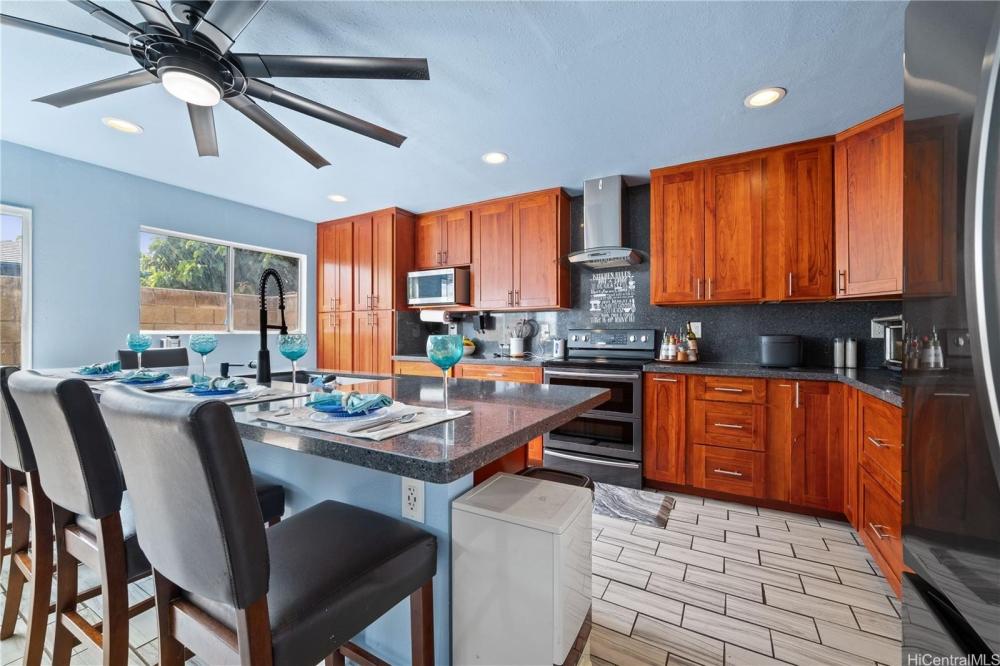 Currently Displayed Property Photo