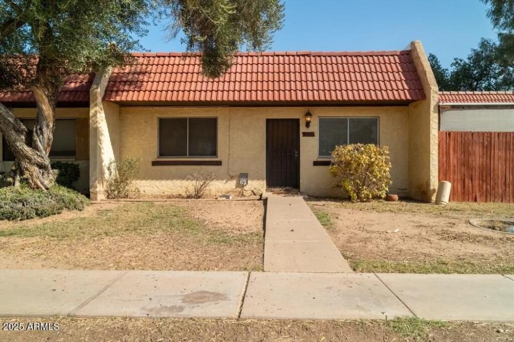 Currently Displayed Property Photo