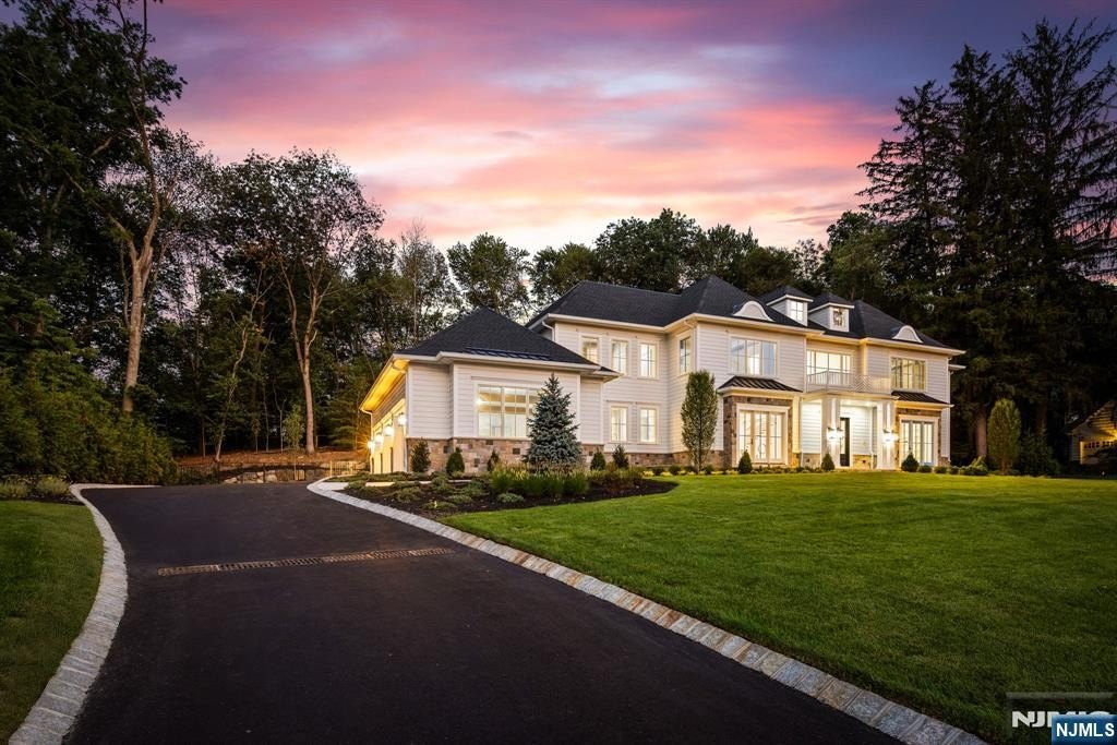 Currently Displayed Property Photo