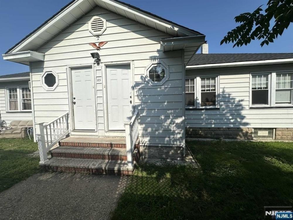 Currently Displayed Property Photo