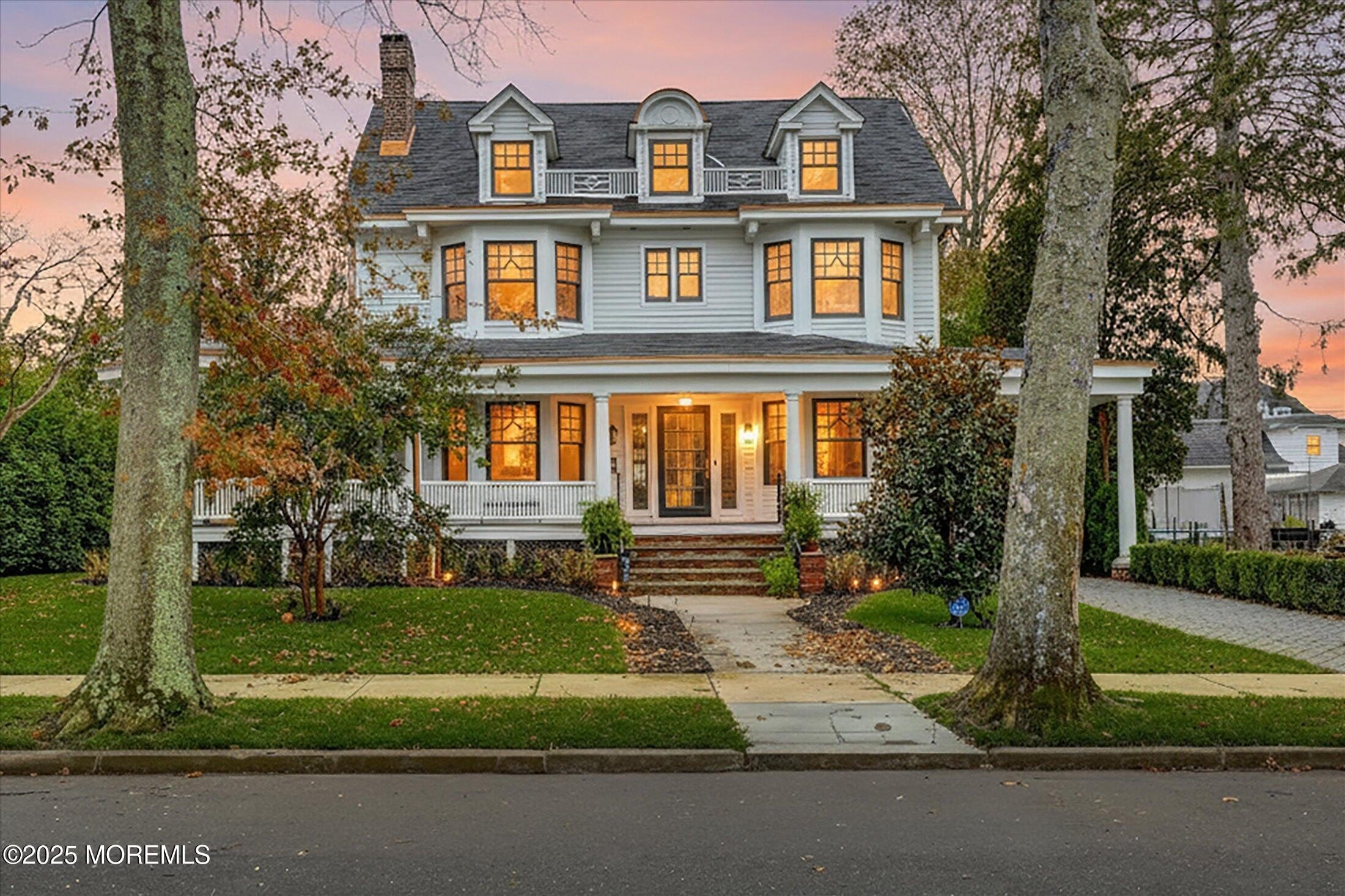 Currently Displayed Property Photo