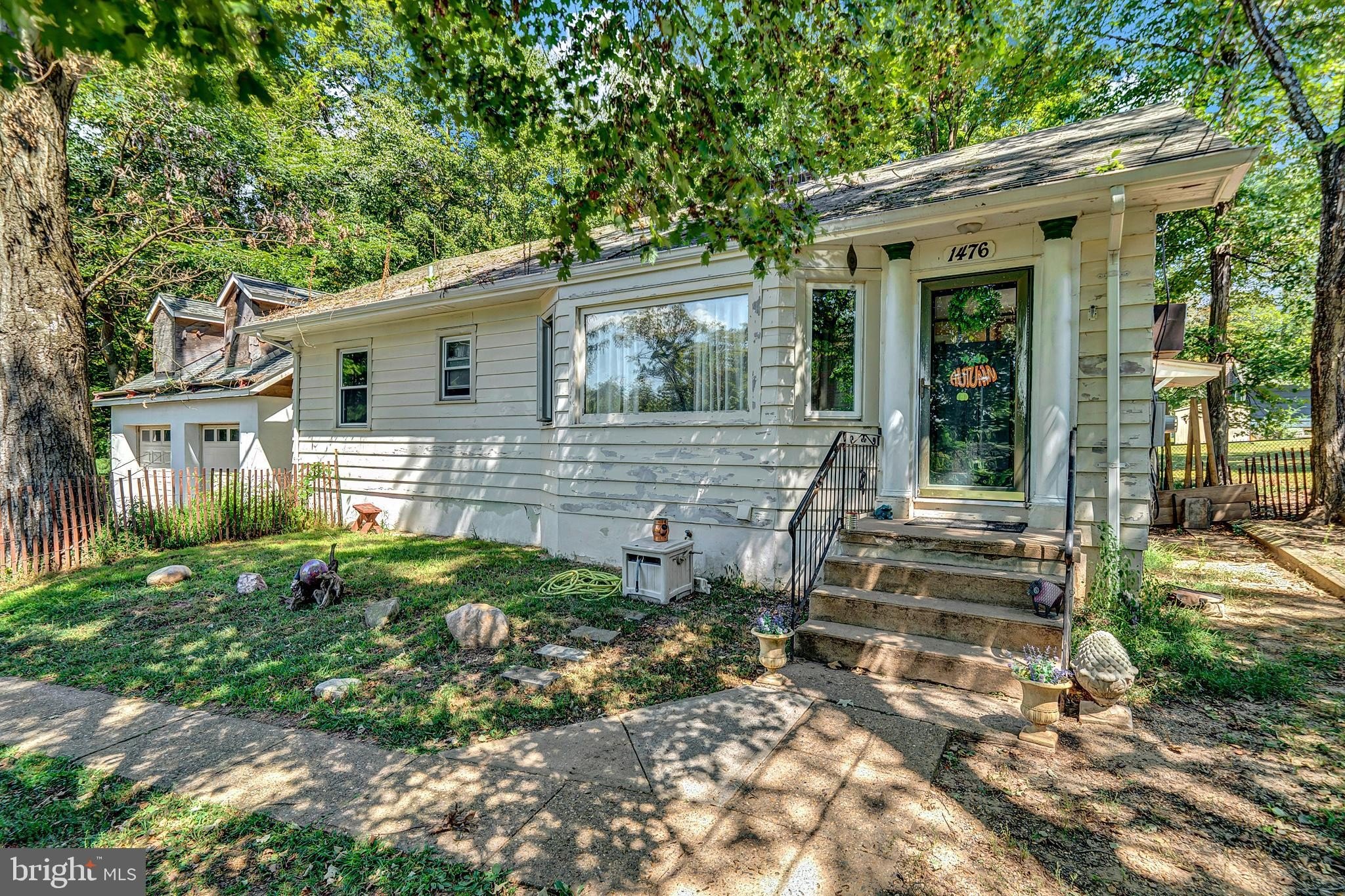 Currently Displayed Property Photo