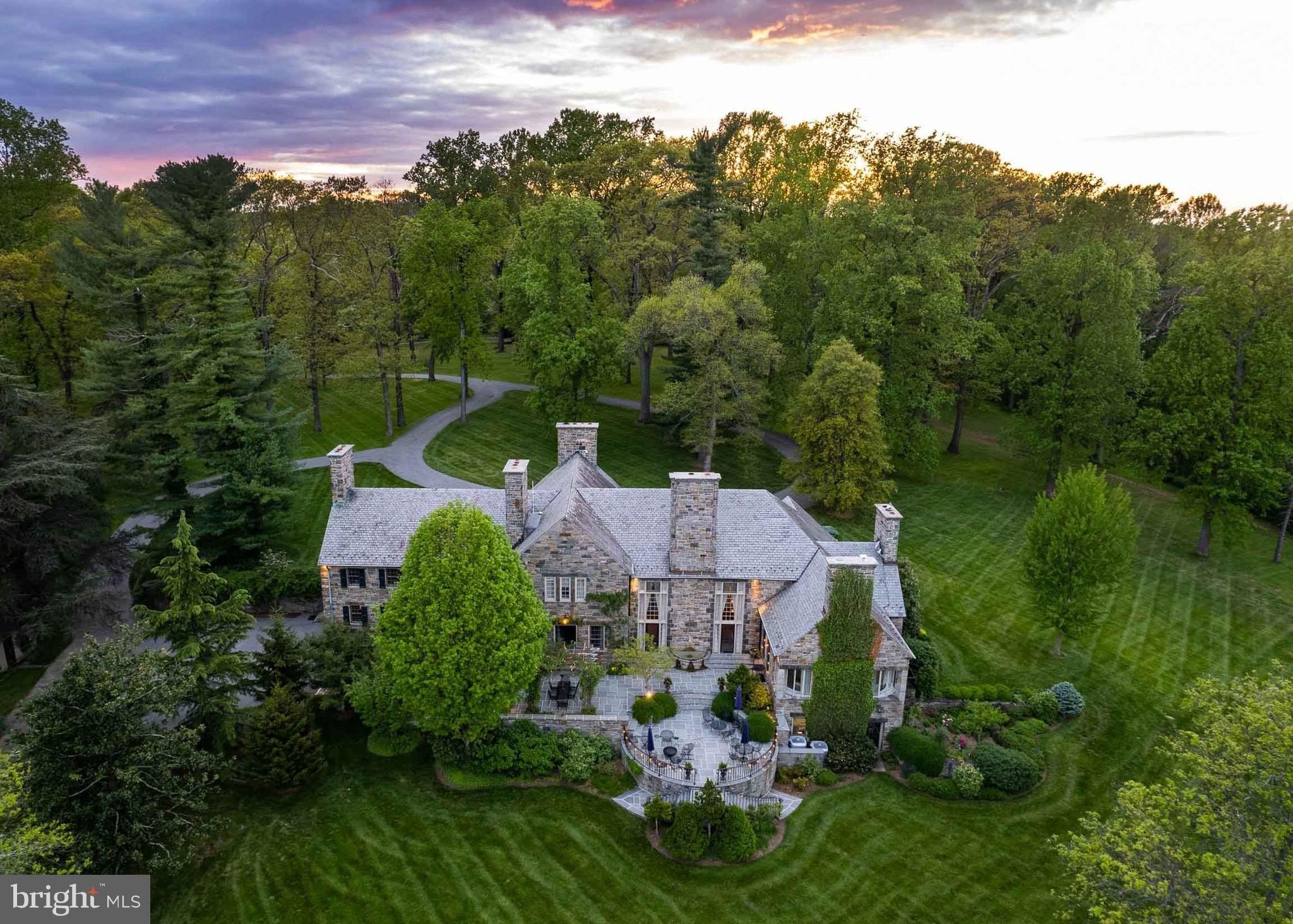 Currently Displayed Property Photo