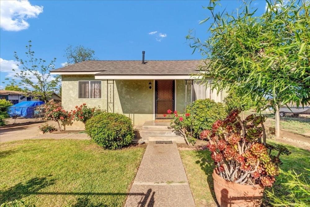 Currently Displayed Property Photo
