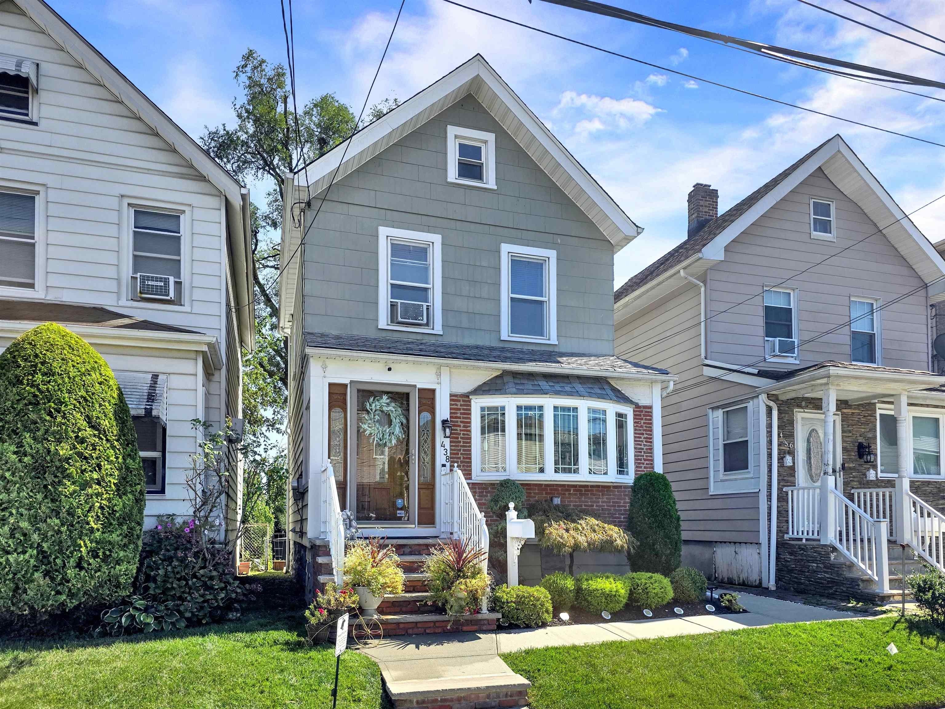 Currently Displayed Property Photo