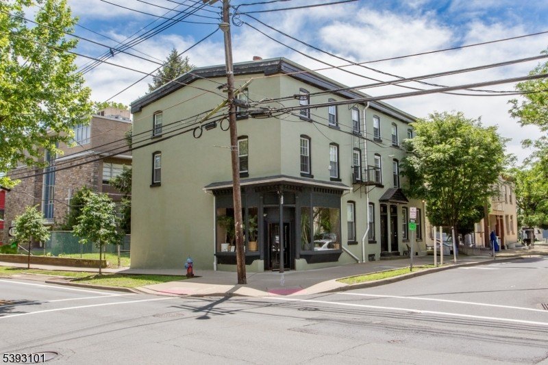 Currently Displayed Property Photo