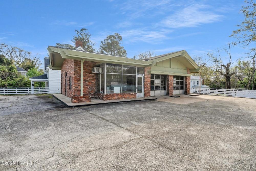 Currently Displayed Property Photo