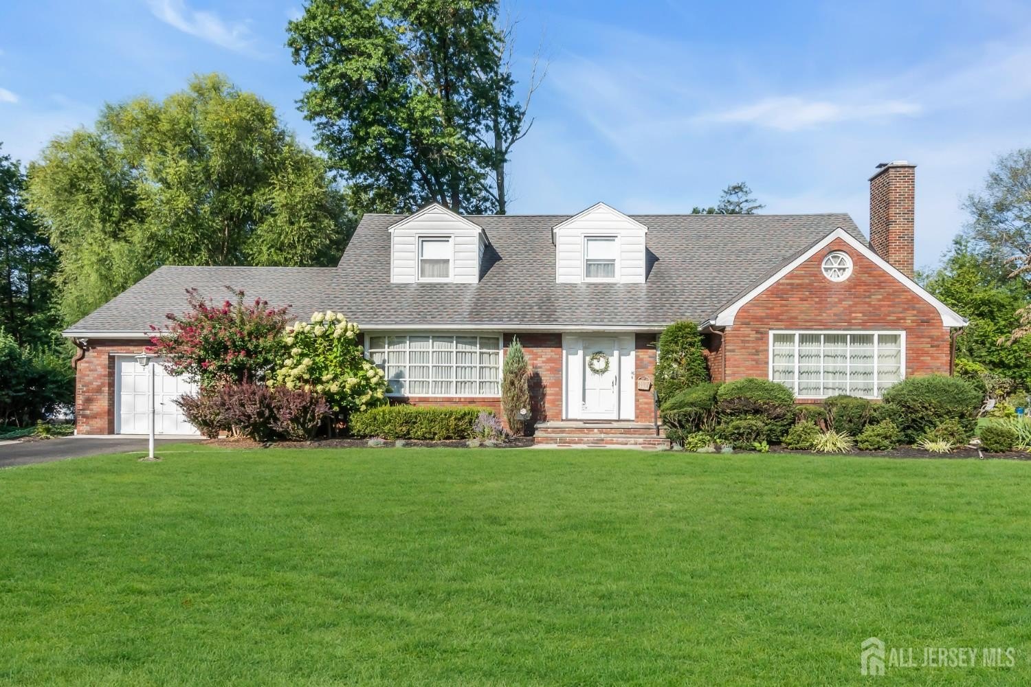 Currently Displayed Property Photo