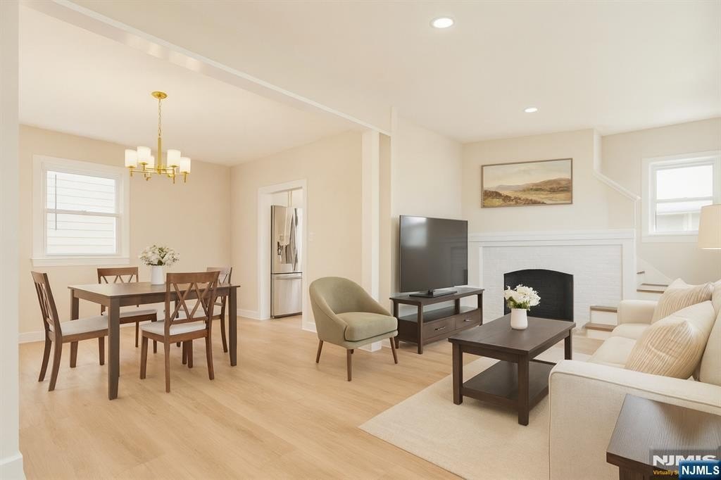 Currently Displayed Property Photo