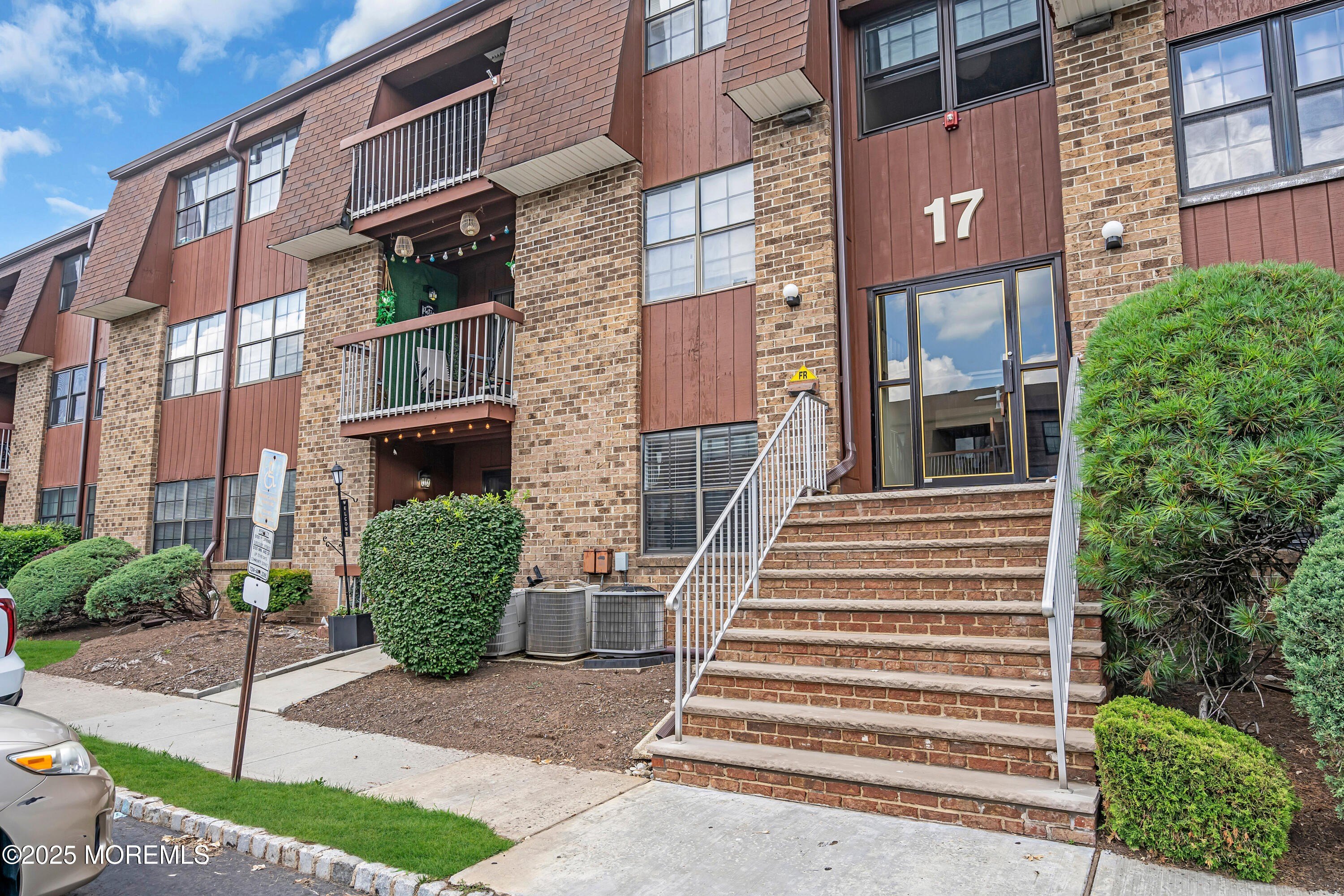 Currently Displayed Property Photo