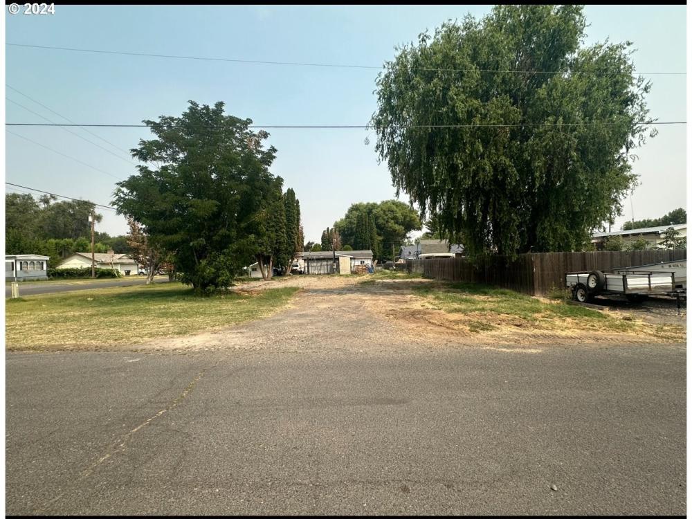 Currently Displayed Property Photo