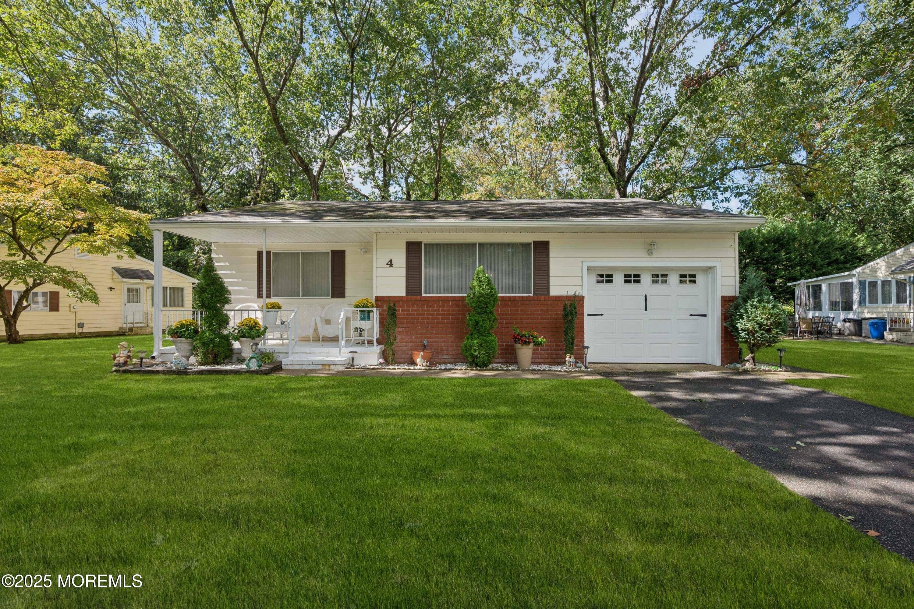 Currently Displayed Property Photo