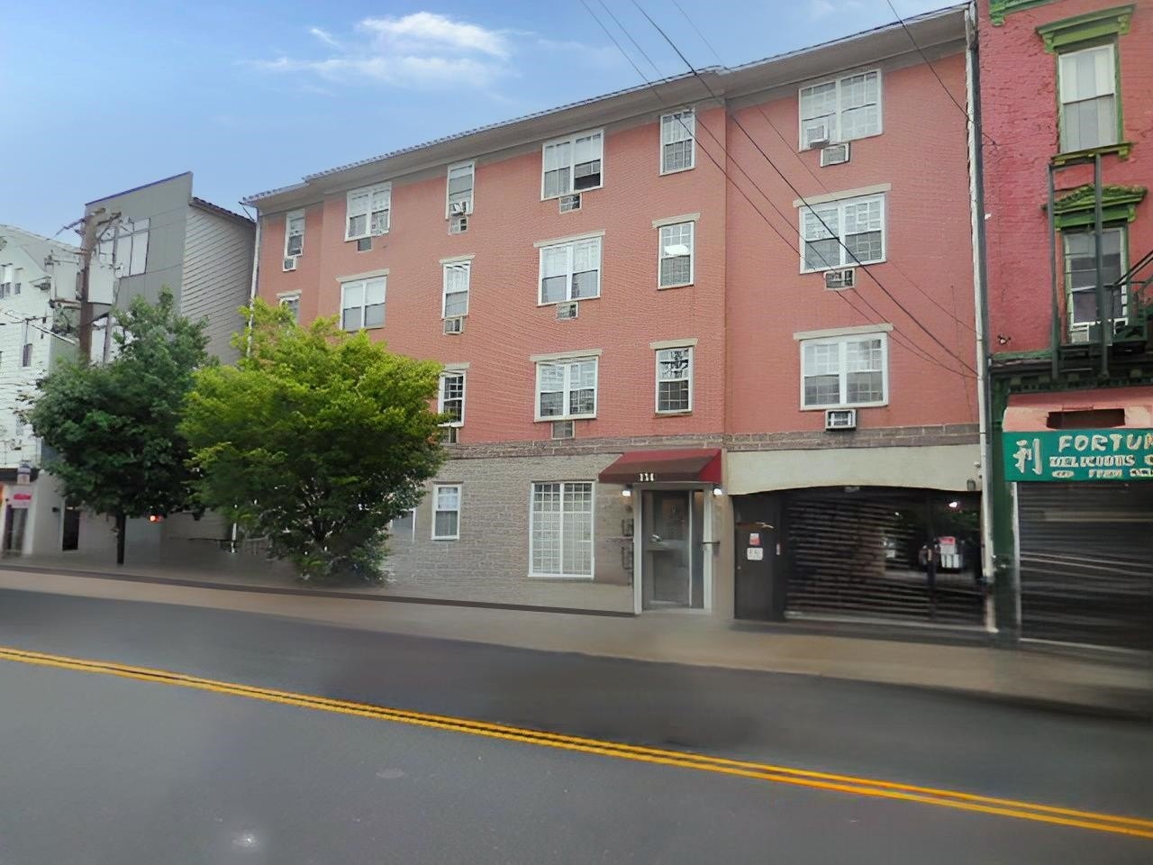 Currently Displayed Property Photo