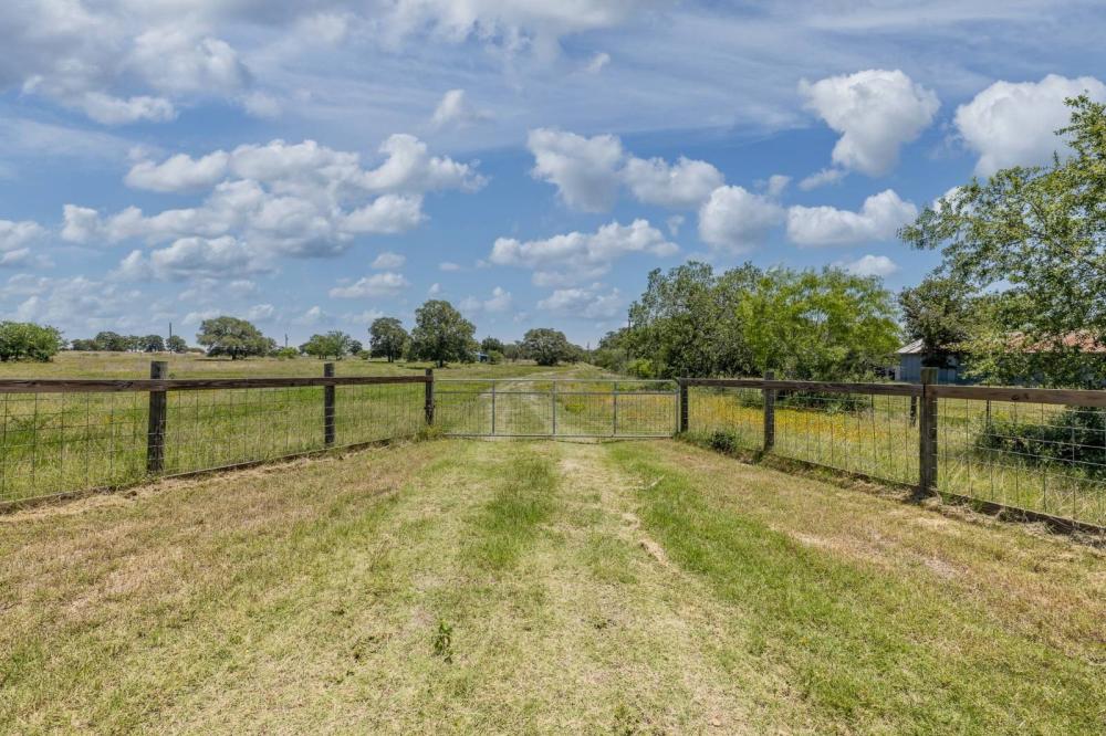 Currently Displayed Property Photo