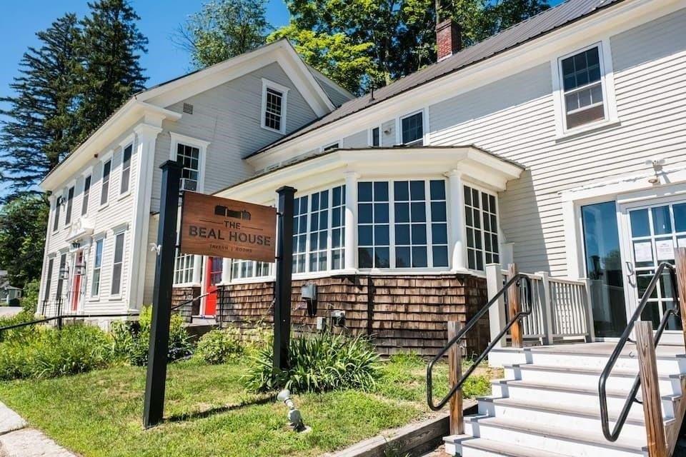 Currently Displayed Property Photo