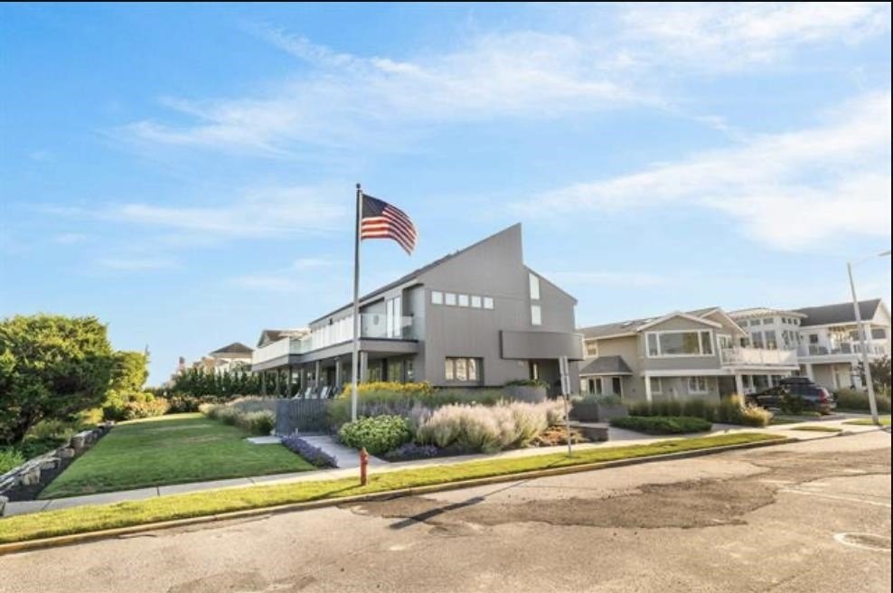 Currently Displayed Property Photo