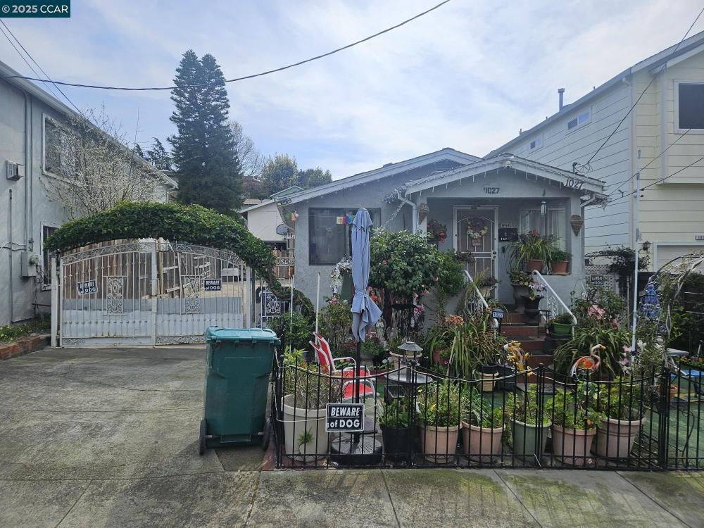 Currently Displayed Property Photo