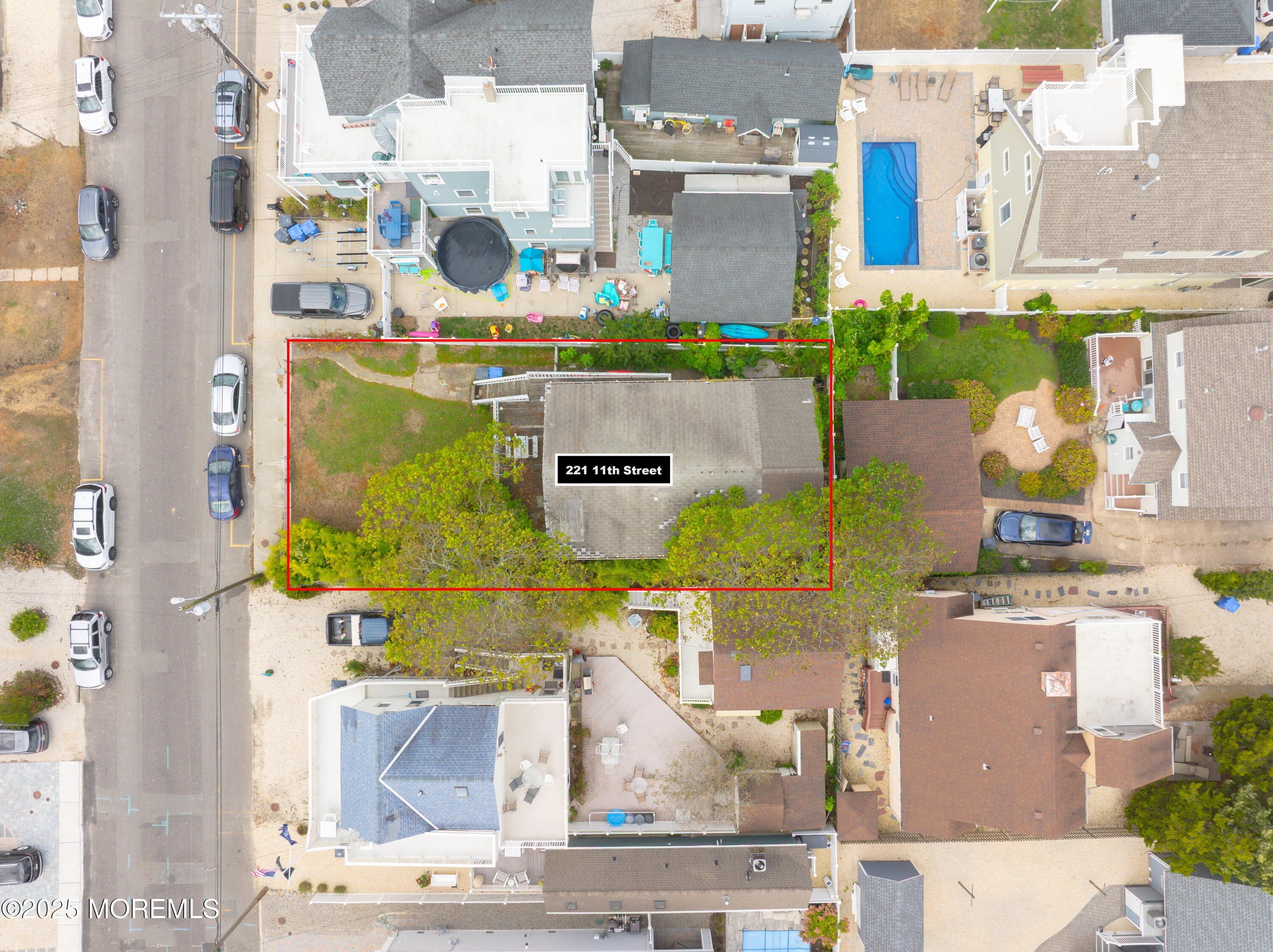 Currently Displayed Property Photo